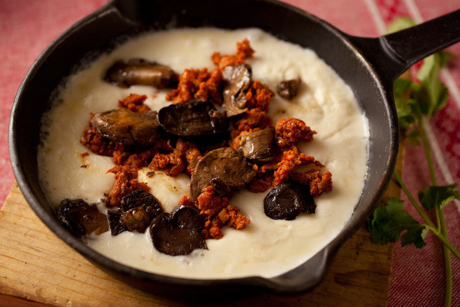 Queso Fundido Con Chorizo Y Champinones