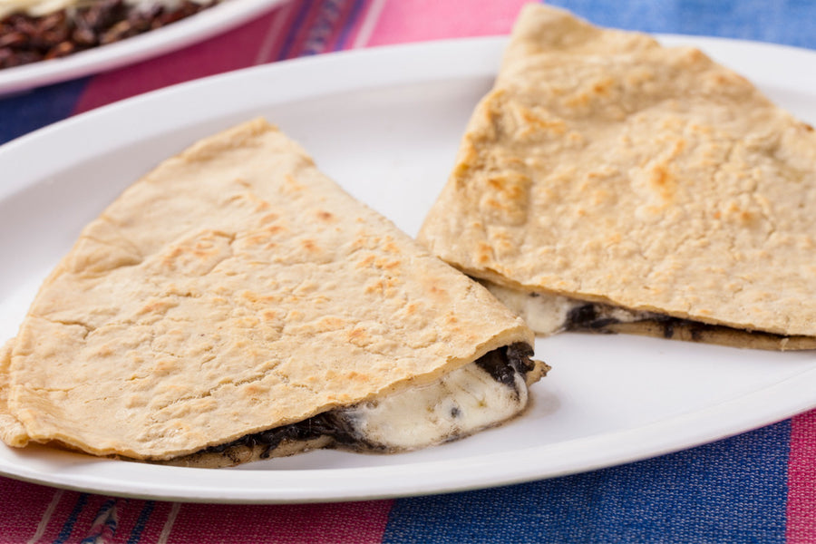 EMPANADAS DE HUITLACOCHE / HONGOS CON QUESILLO